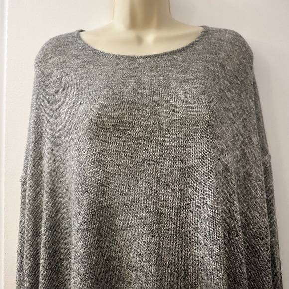 Free People/ We The Free Women’s Gray Asymmetrical Oversized Knit Top, Size XS - Picture 5 of 10
